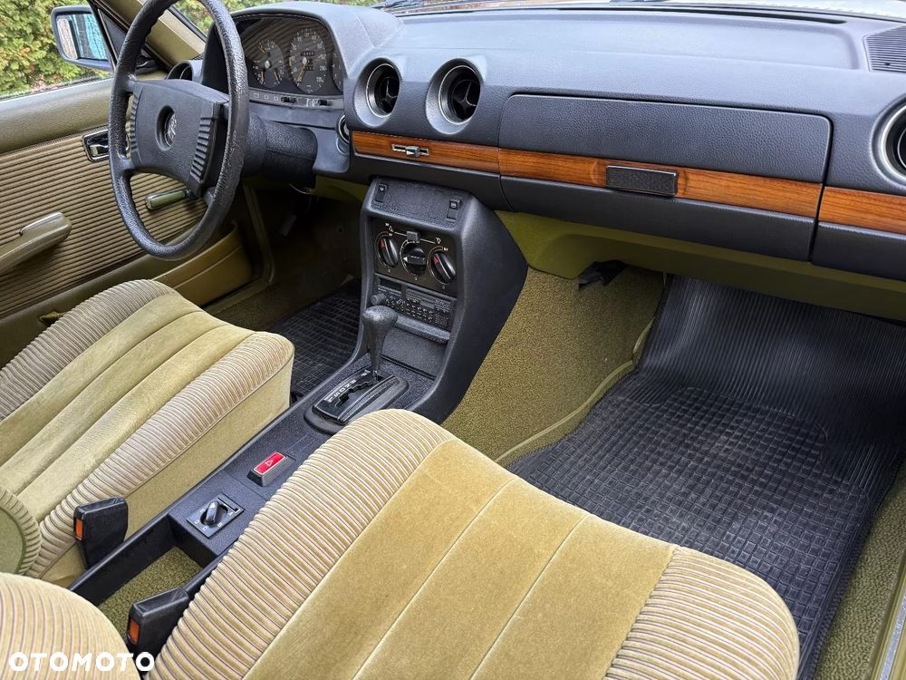 Mercedes-Benz W123 - 18