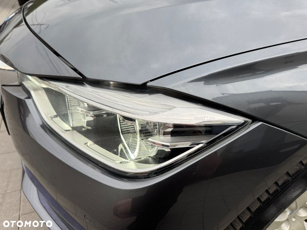 BMW Seria 3 320d xDrive Edition M Sport Shadow - 40