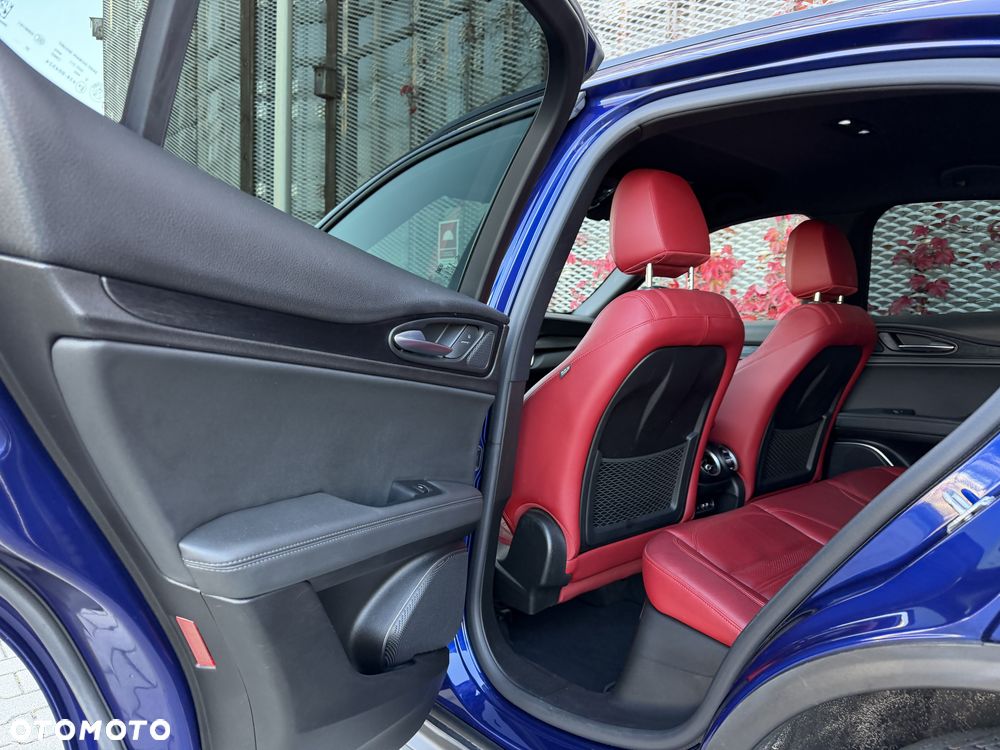 Alfa Romeo Stelvio - 19