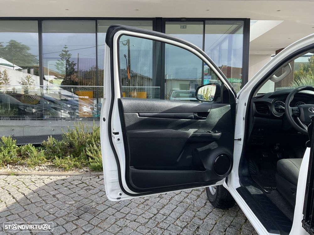 Toyota Hilux 2.4 D-4D 2WD CE - 18