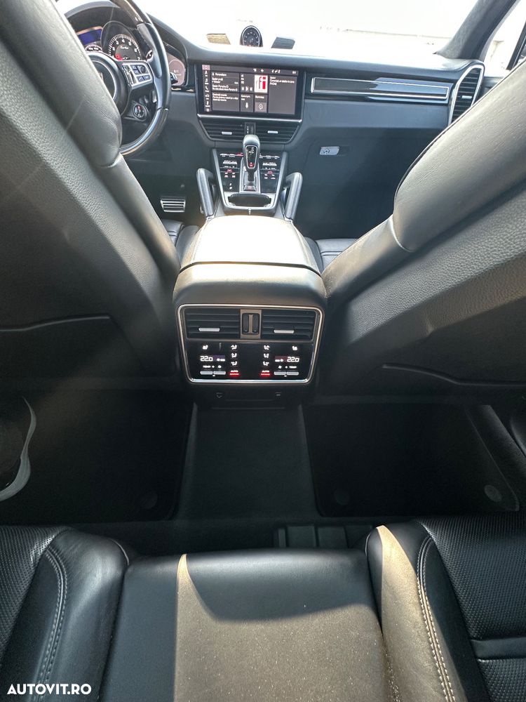 Porsche Cayenne Turbo - 13