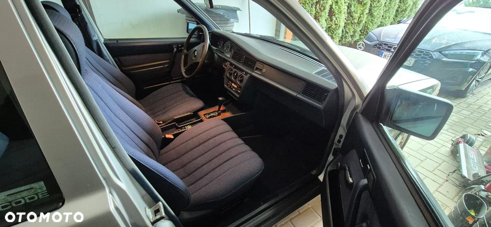 Mercedes-Benz W201 (190) - 7