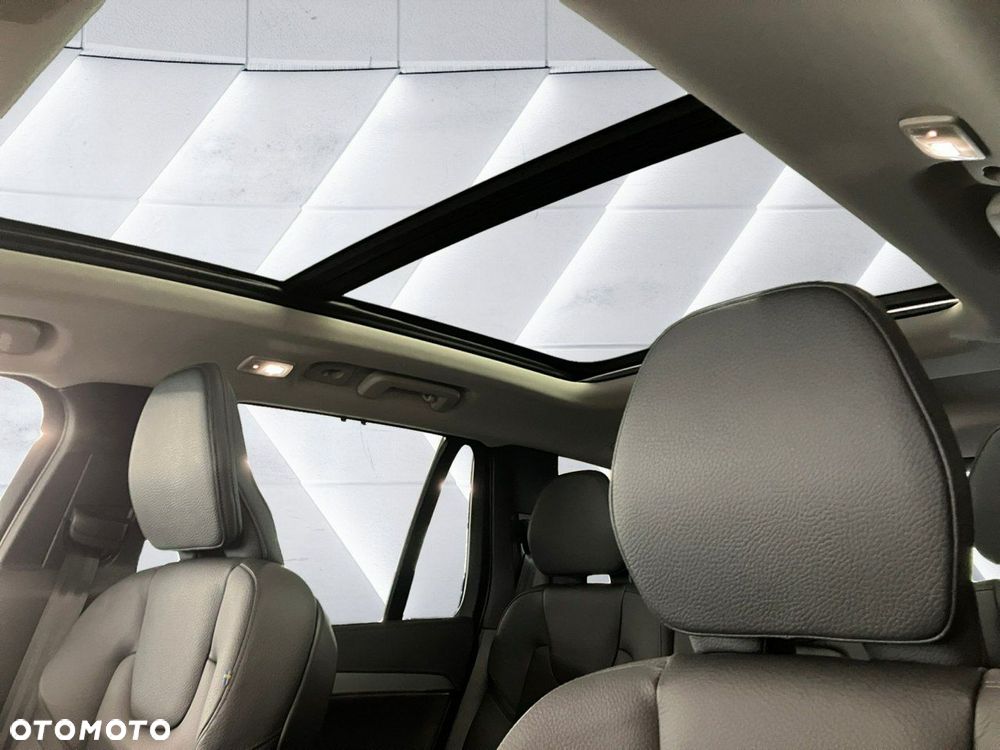 Volvo XC 90 B5 D AWD Plus Bright - 28