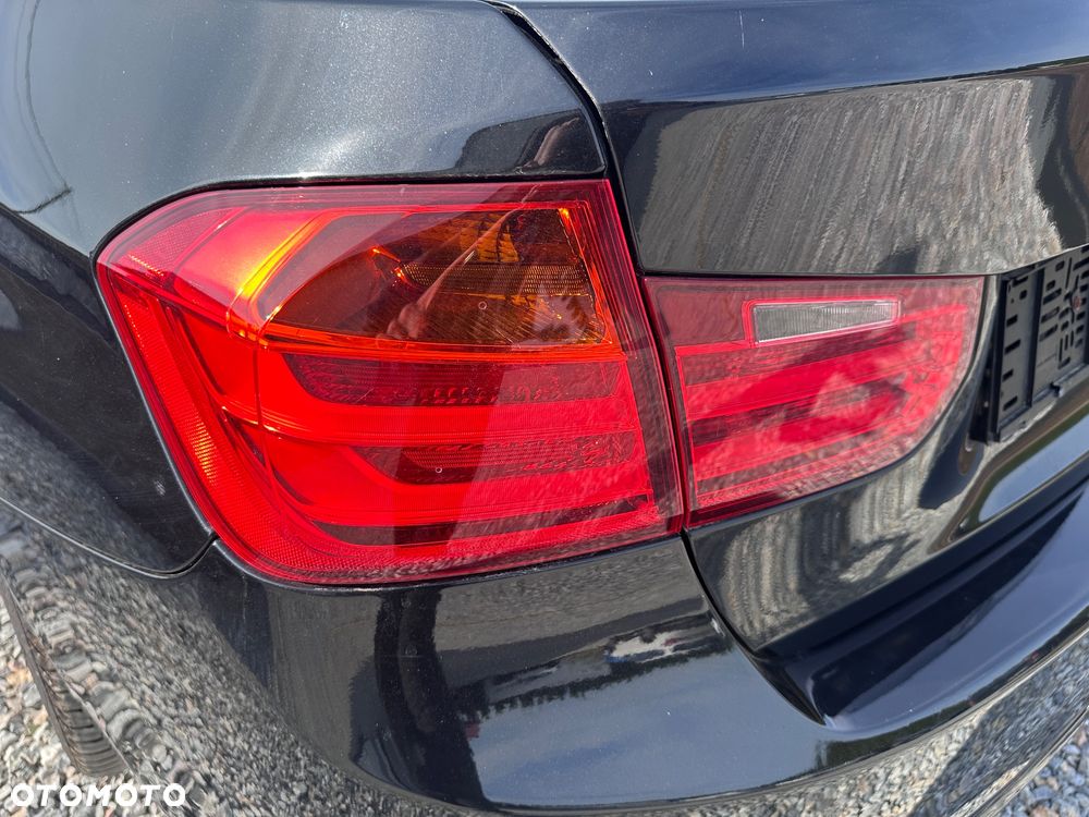 BMW Seria 3 328i Sport Line - 32