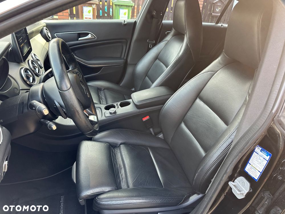 Mercedes-Benz CLA 200 d 4Matic 7G-DCT AMG Line - 25