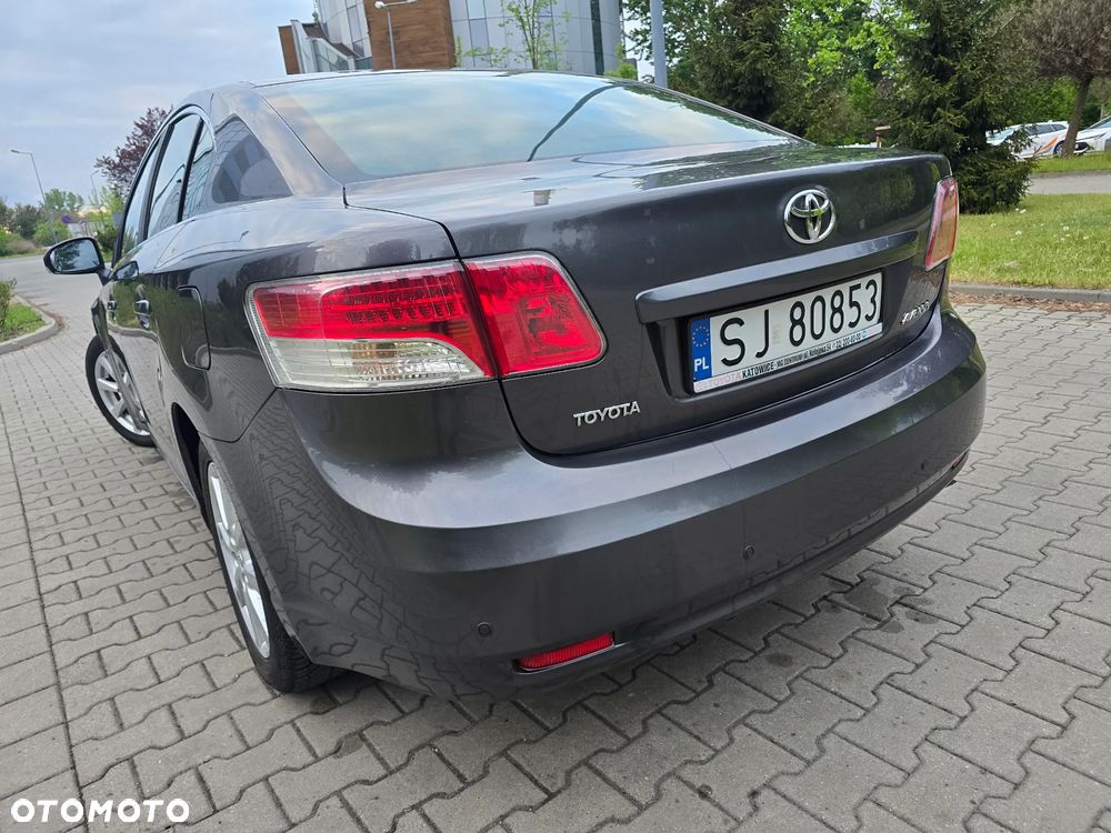 Toyota Avensis 2.0 D-4D Luna - 2