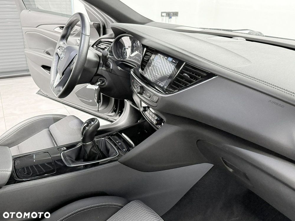 Opel Insignia - 22