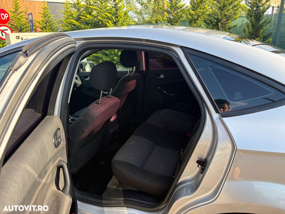 Ford Mondeo 1.8 TDCi Trend - 14