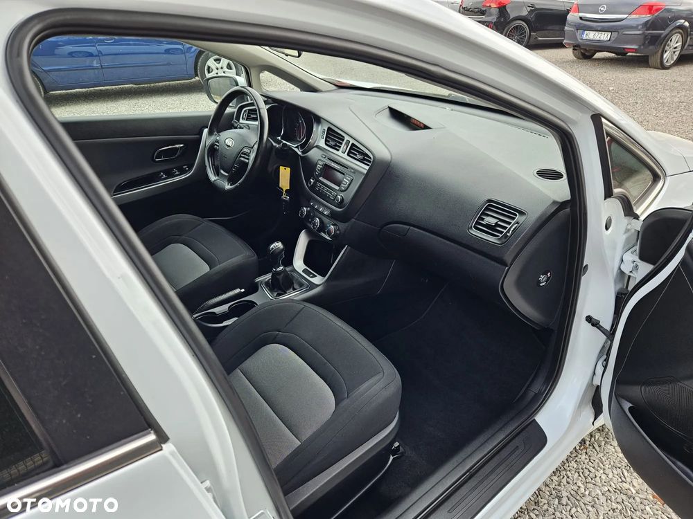 Kia Ceed 1.4 CVVT SW Dream Team Edition - 20