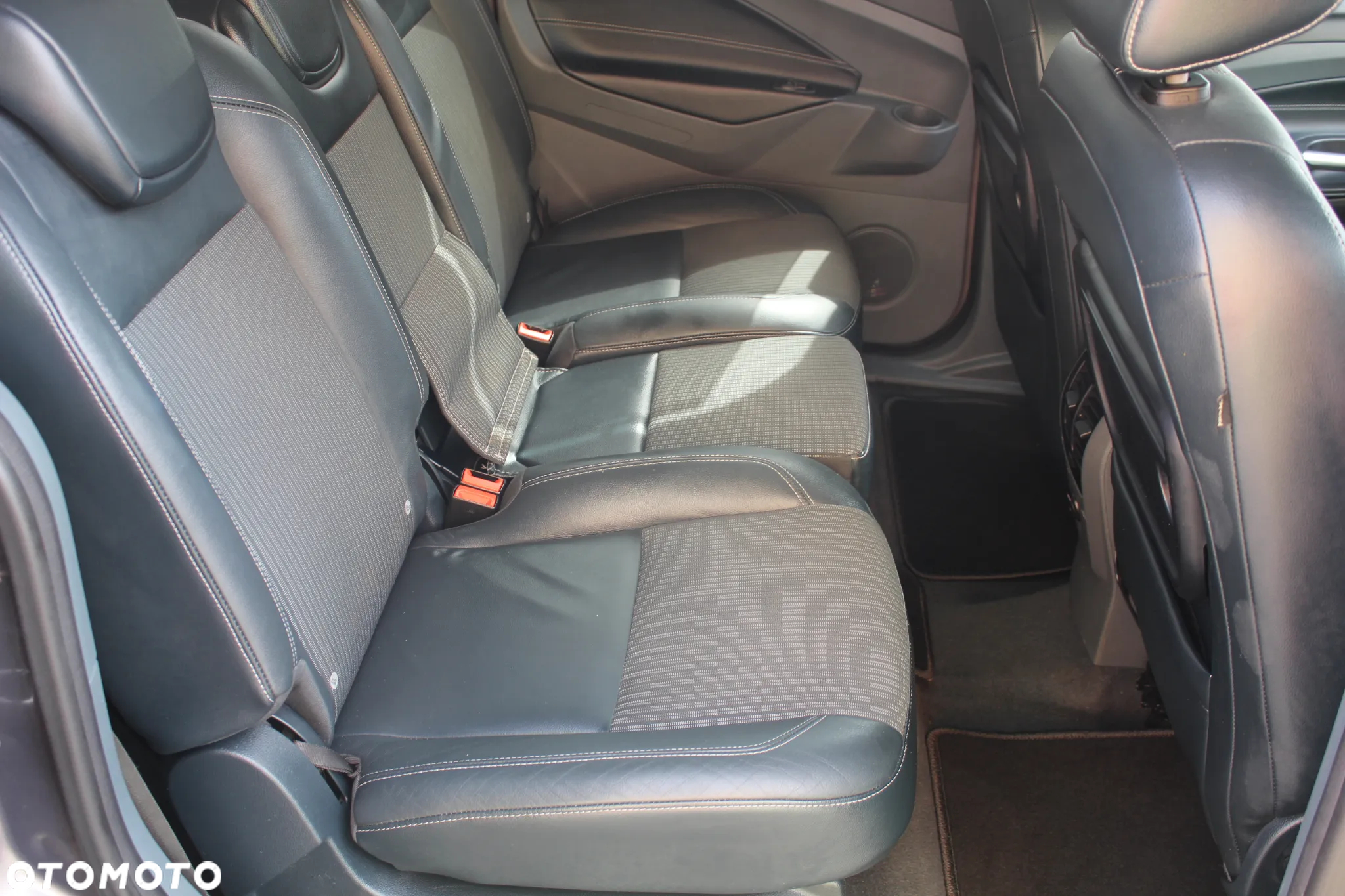 Ford Grand C-MAX - 23