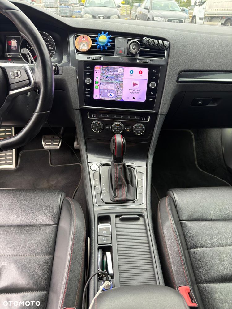 Volkswagen Golf - 31
