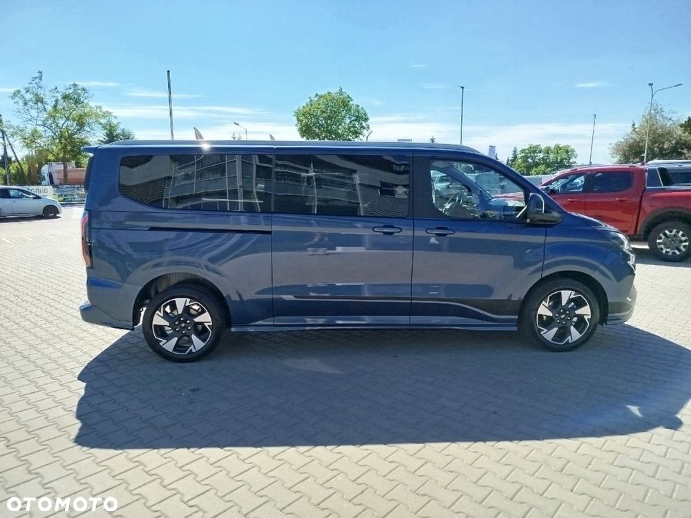 Ford Tourneo Custom - 8