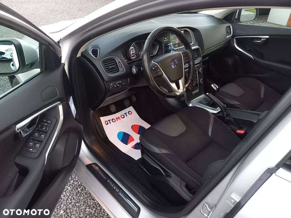 Volvo V40 D3 Momentum - 21