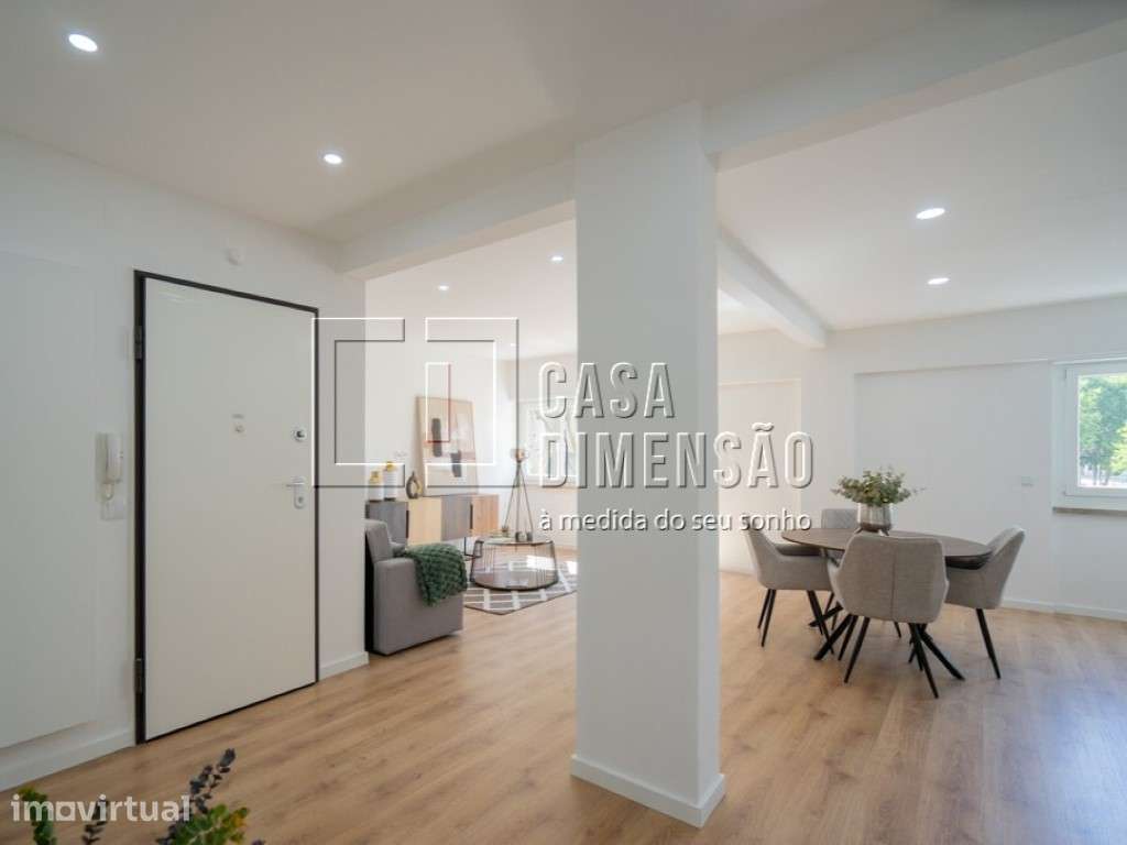 Apartamento de tipologia T3, com varanda, mobilado e equipado em Be... - Grande imagem: 2/48