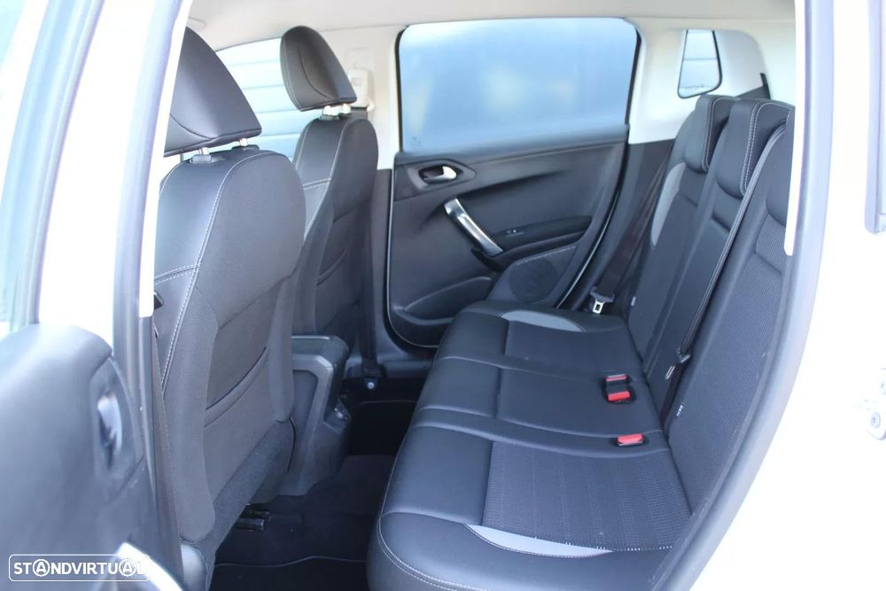 Peugeot 2008 1.2 PureTech Allure - 12