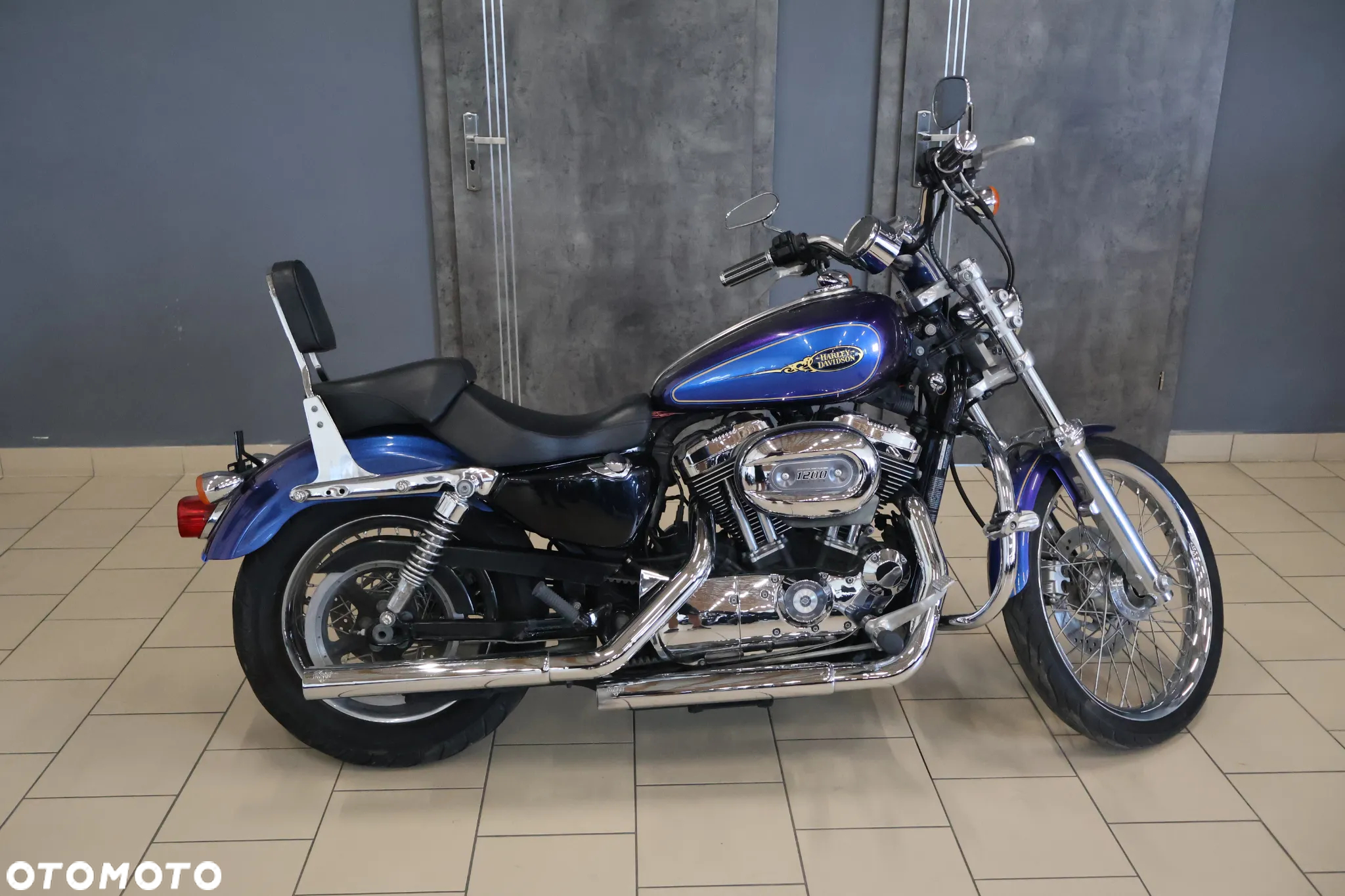 Harley-Davidson Sportster Custom 1200C - 2