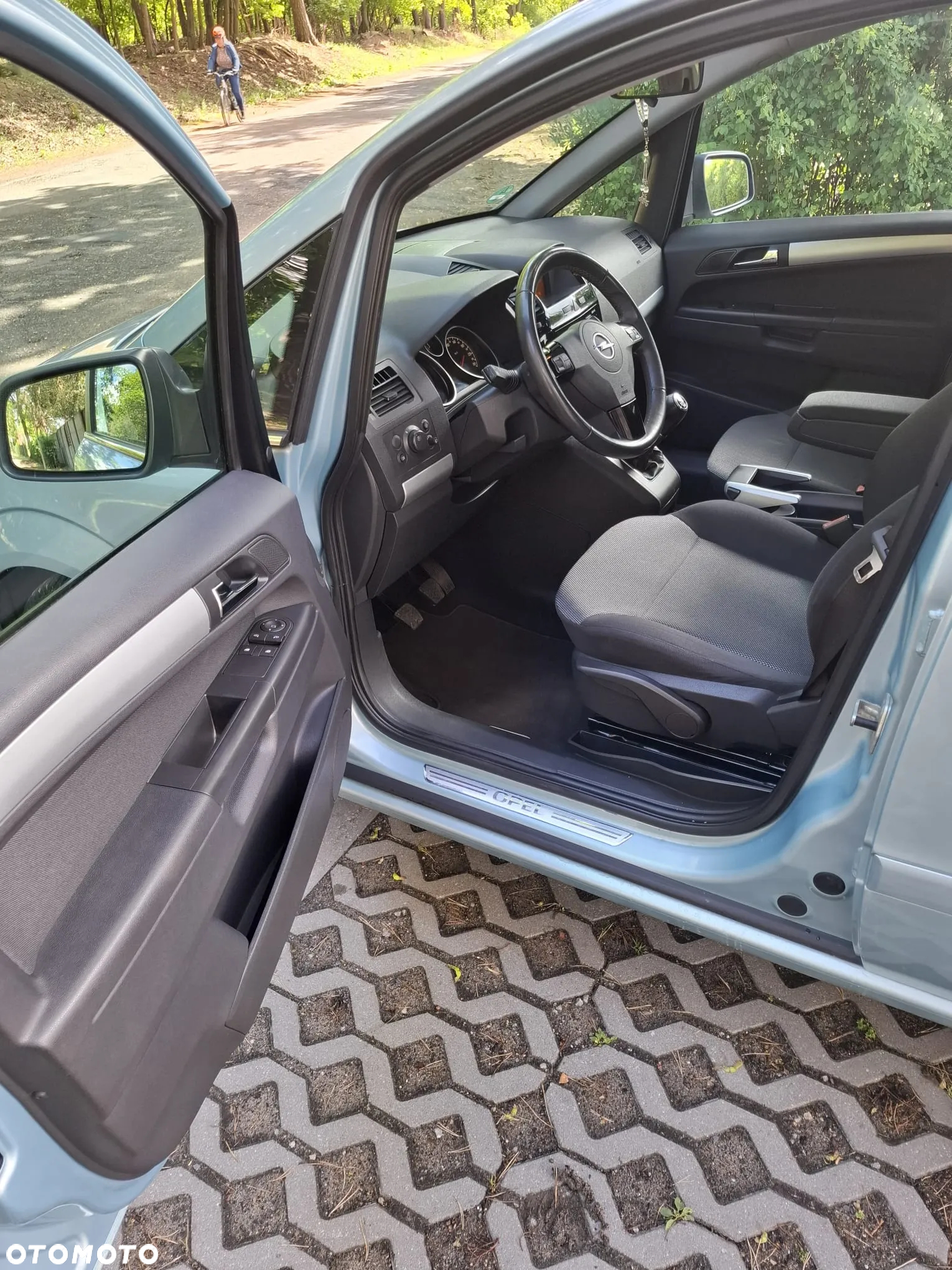 Opel Zafira 1.6 - 12
