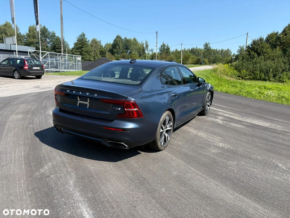 Volvo S60 T5 R-Design - 4