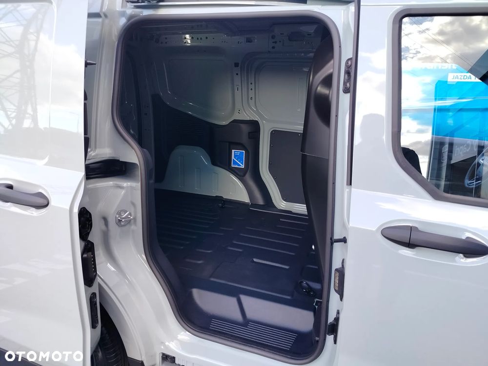 Ford Transit Courier - 18