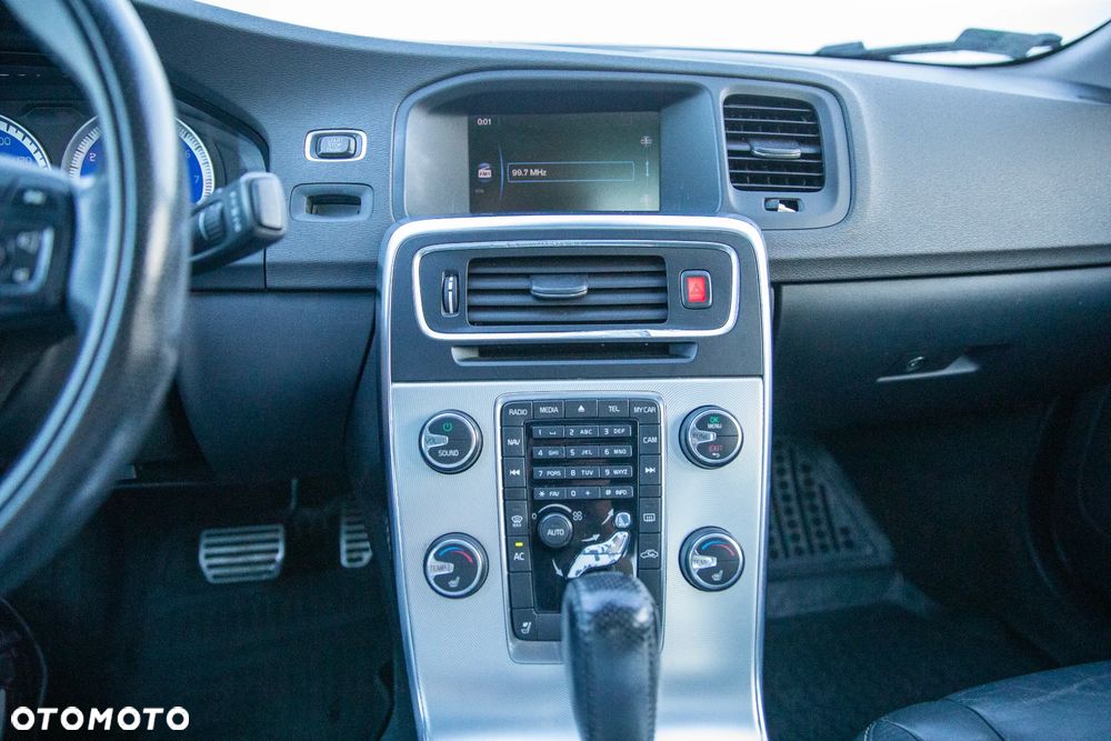 Volvo S60 ver-t6-awd-r--design-summum - 4