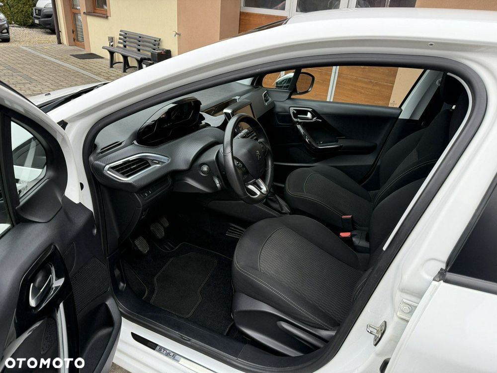 Peugeot 208 1.2 VTi Style - 19