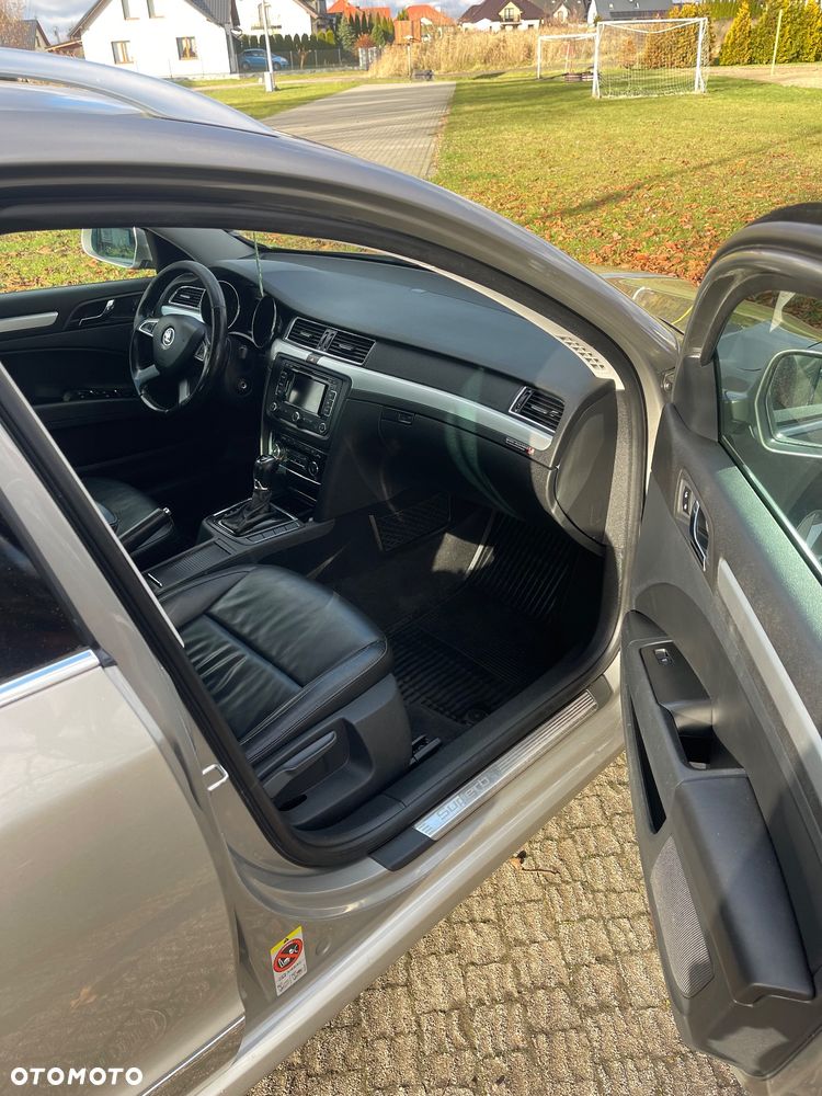 Skoda Superb 2.0 TDI DSG Exclusive - 17