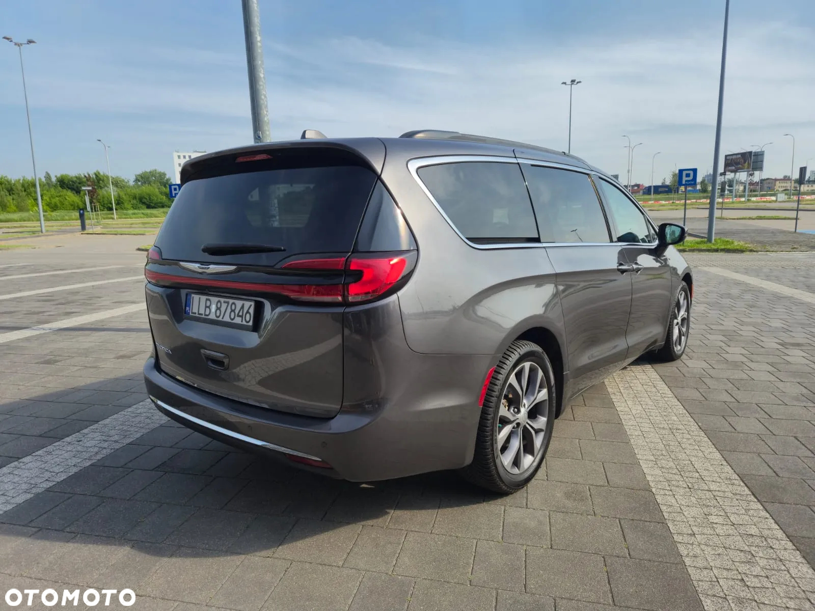 Chrysler Pacifica - 5