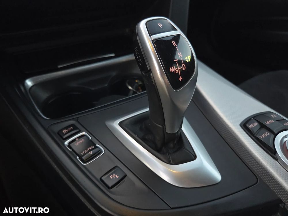 BMW Seria 3 320d Aut. Sport Line - 11