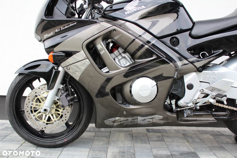 Honda CBR - 9