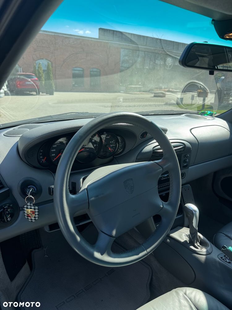 Porsche 911 Carrera 4 - 7