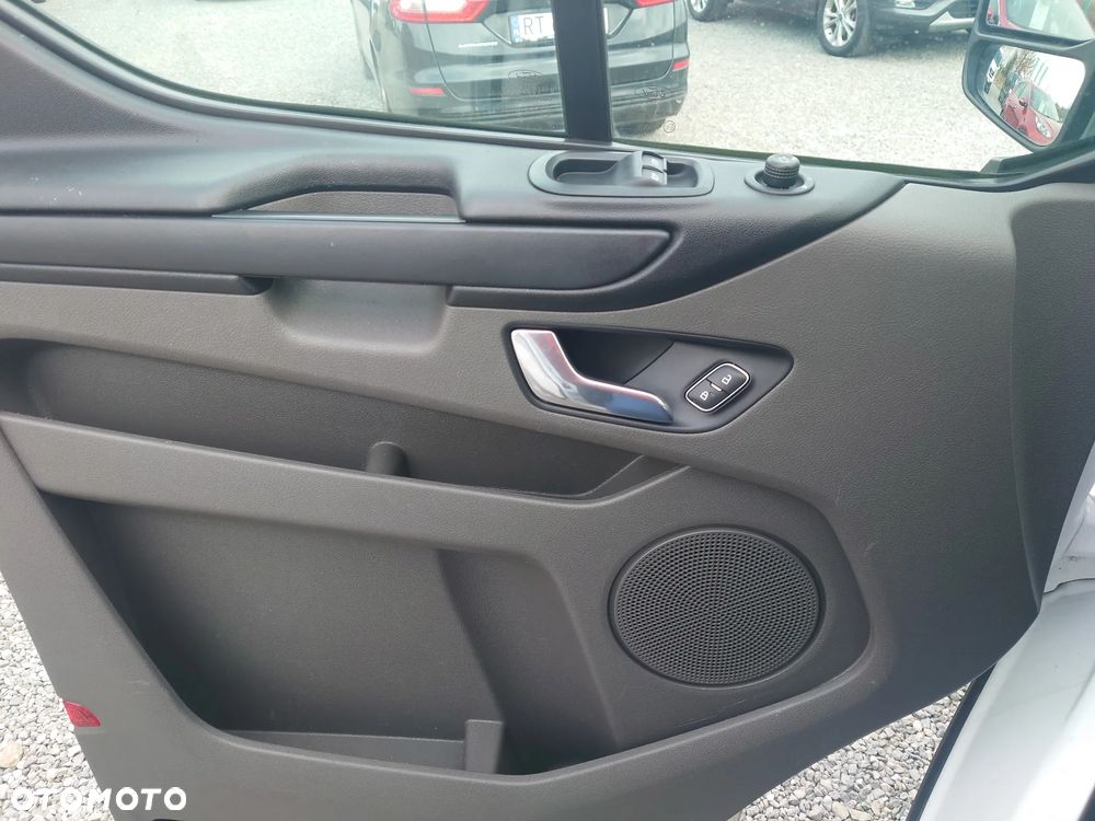Ford Transit Custom 290 L2H1 Limited - 12