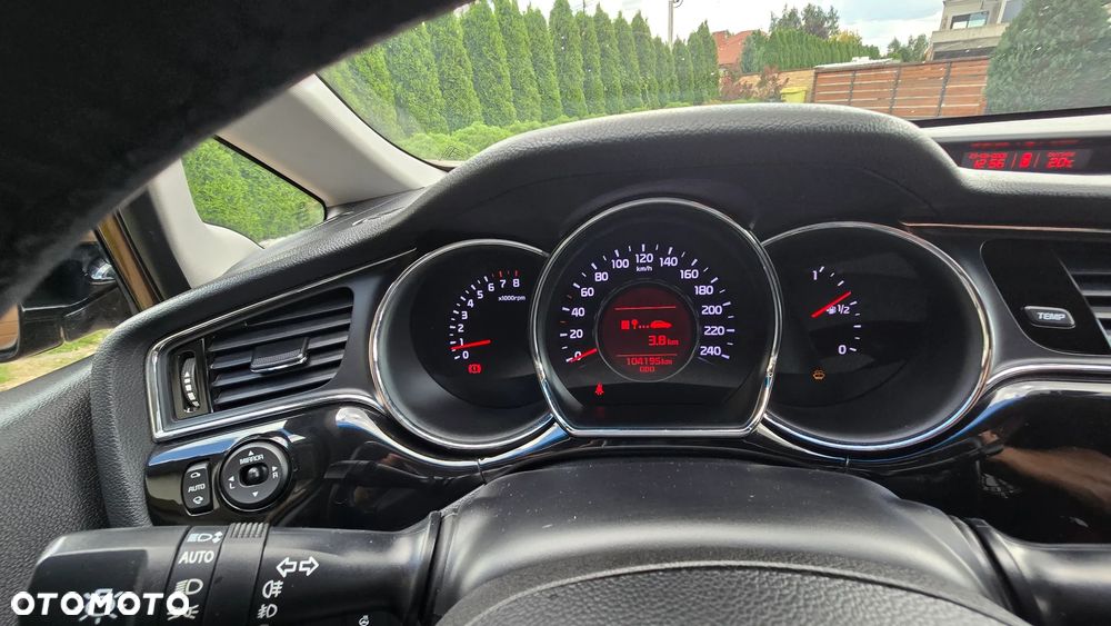 Kia Ceed - 36