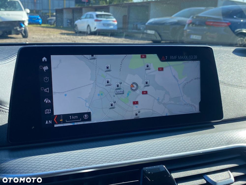 BMW Seria 5 M550i xDrive sport - 33