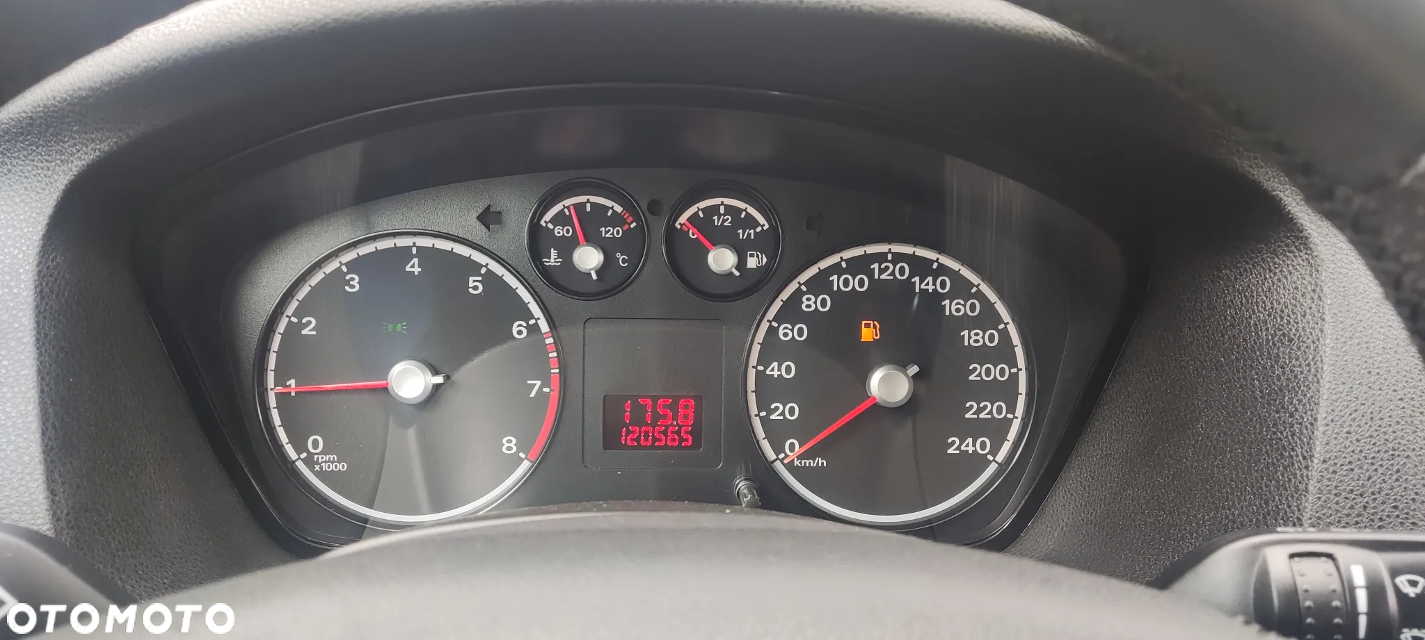 Ford Focus 1.4 Ambiente - 24