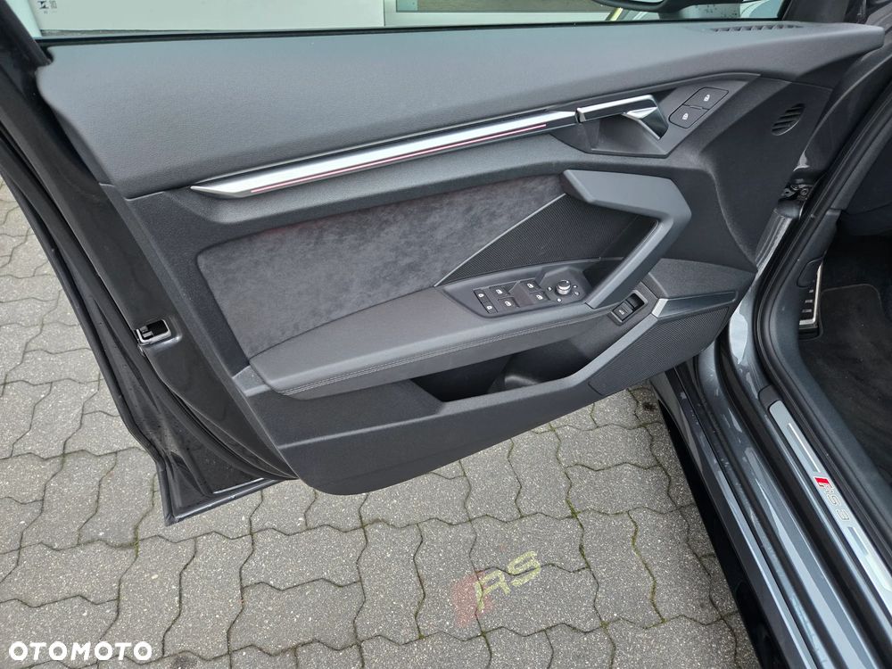 Audi RS3 Limousine - 16