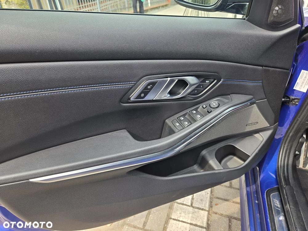 BMW Seria 3 330i xDrive M Sport sport - 12