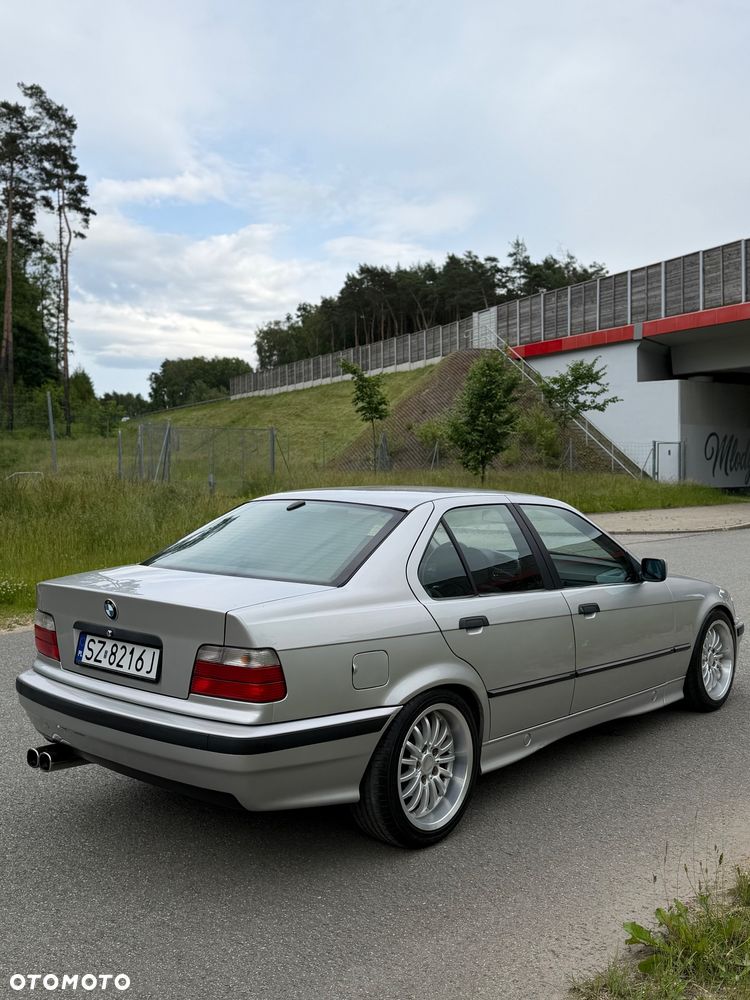 BMW Seria 3 320i - 6