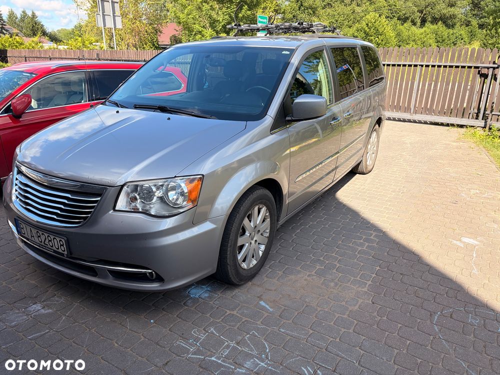 Chrysler Town & Country - 2