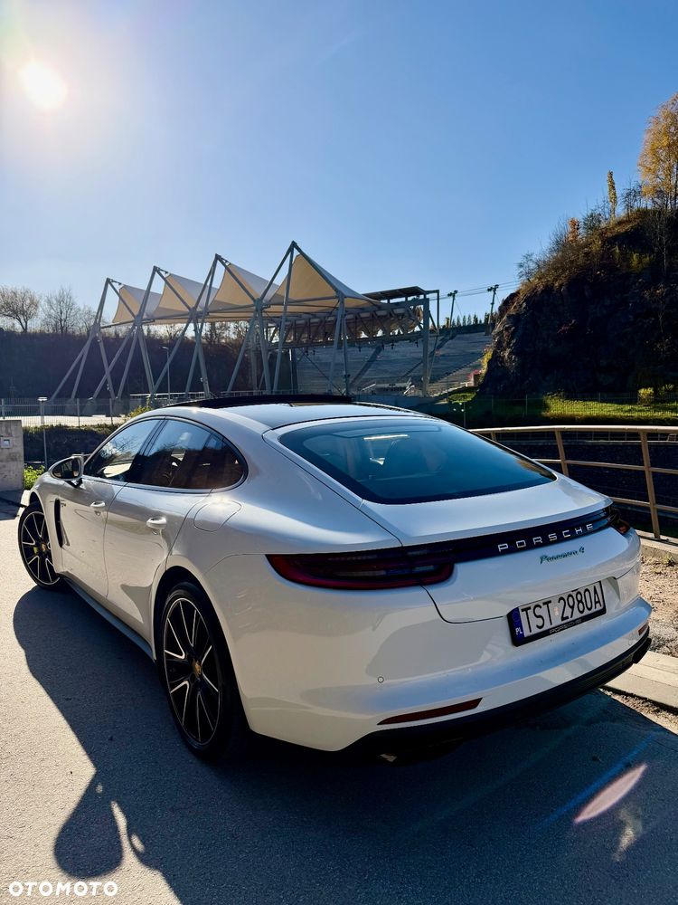 Porsche Panamera 4 E-Hybrid - 3