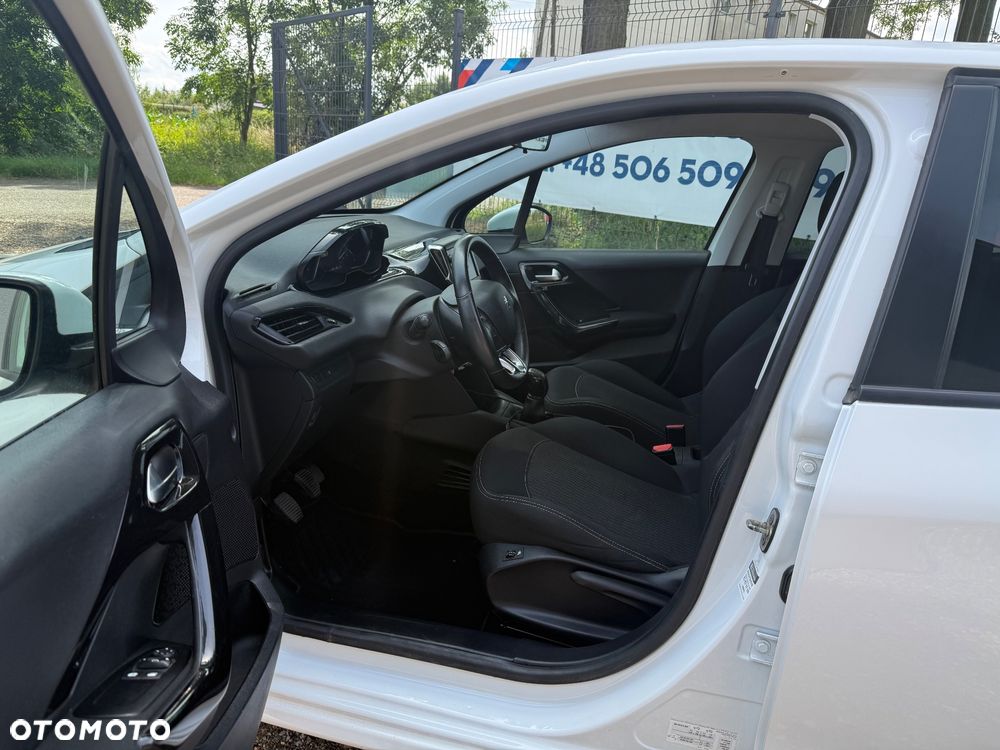 Peugeot 208 - 11