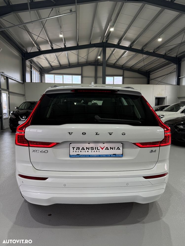 Volvo XC 60 B4 MHEV AWD Momentum Pro - 17