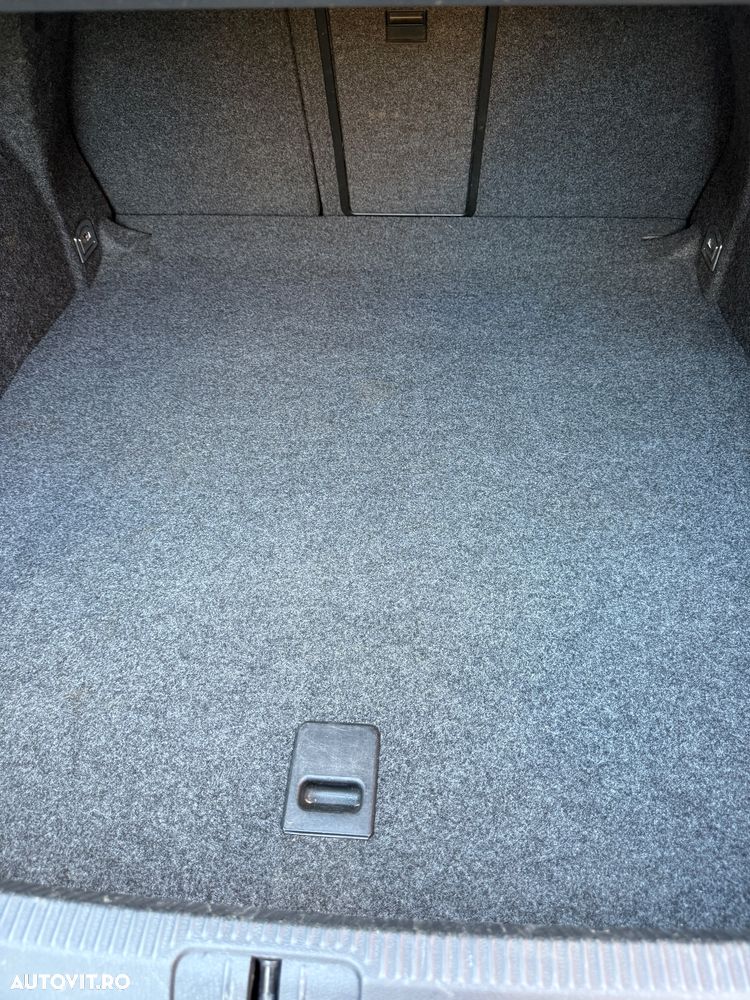 Volkswagen Passat - 11