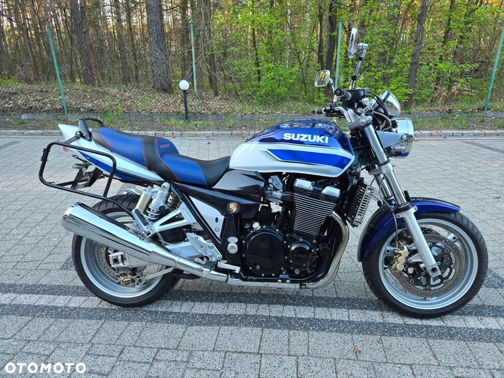 Suzuki GSX - 6