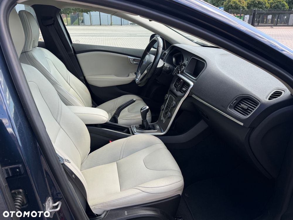 Volvo V40 D2 - 4