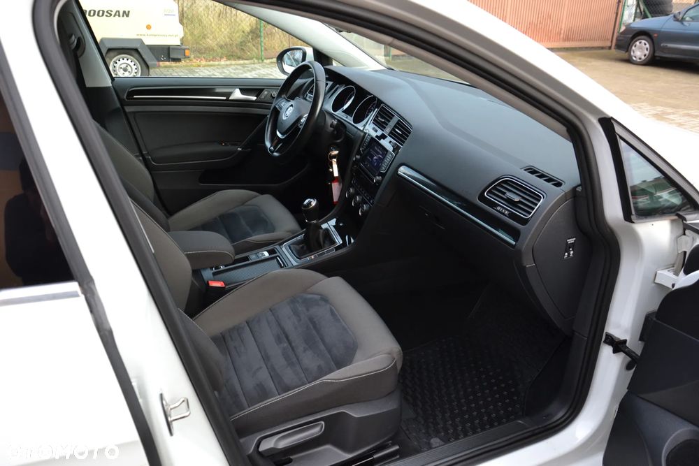 Volkswagen Golf Variant 2.0 TDI 4Motion BlueMotion Technology Highline - 29