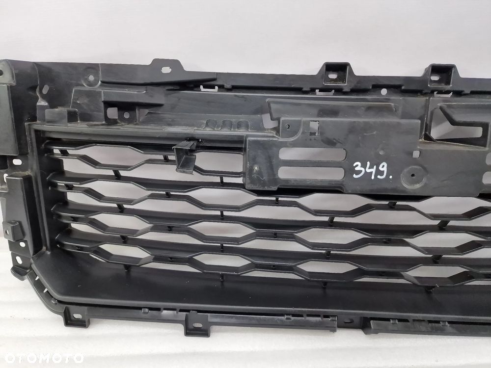 MITSUBISHI L200 19- KRATKA ŚRODKOWA ZDERZAKA PRZEDNIEGO PRZÓD , NR 6402A515 / 6402A536 / 6402A534 / 6402A535 , NR AUKCJI KR349 - 3