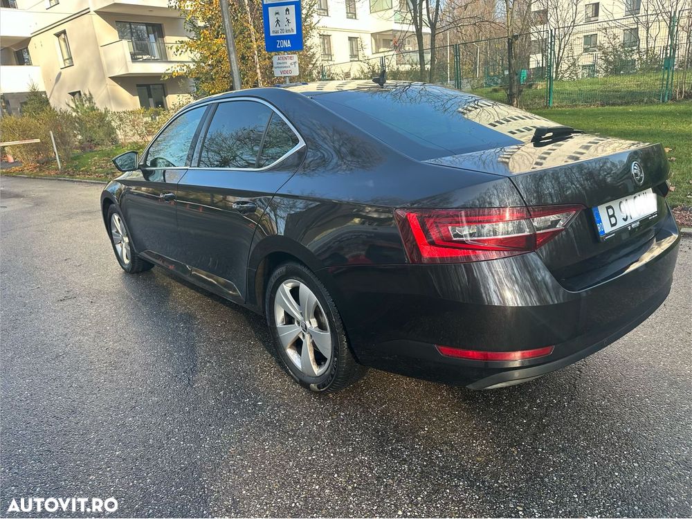 Skoda Superb 1.6 TDI DSG Ambition - 10