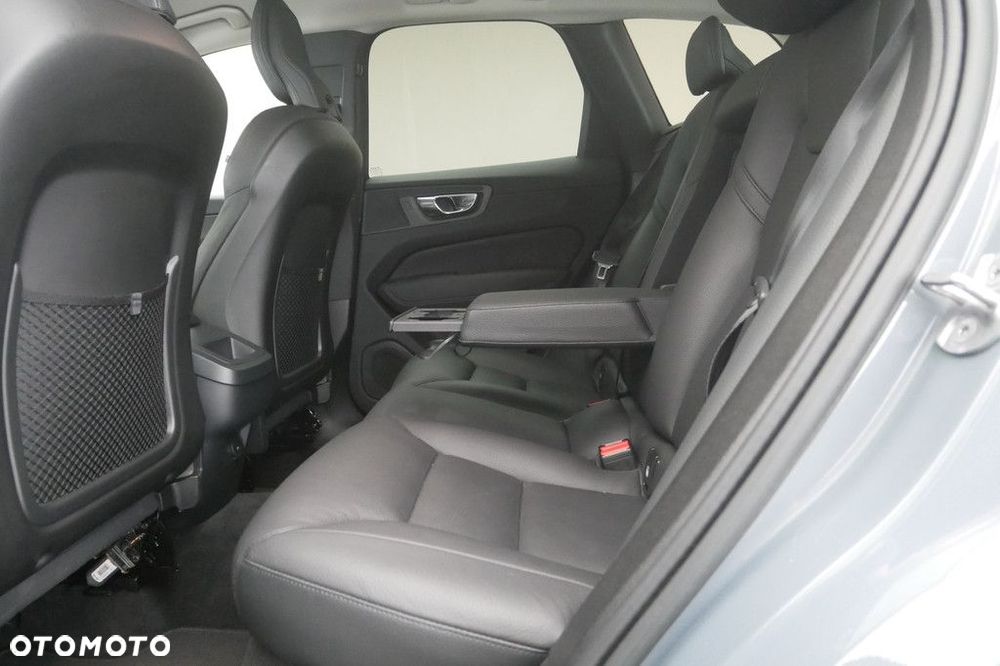 Volvo XC 60 B4 D Plus Dark - 15