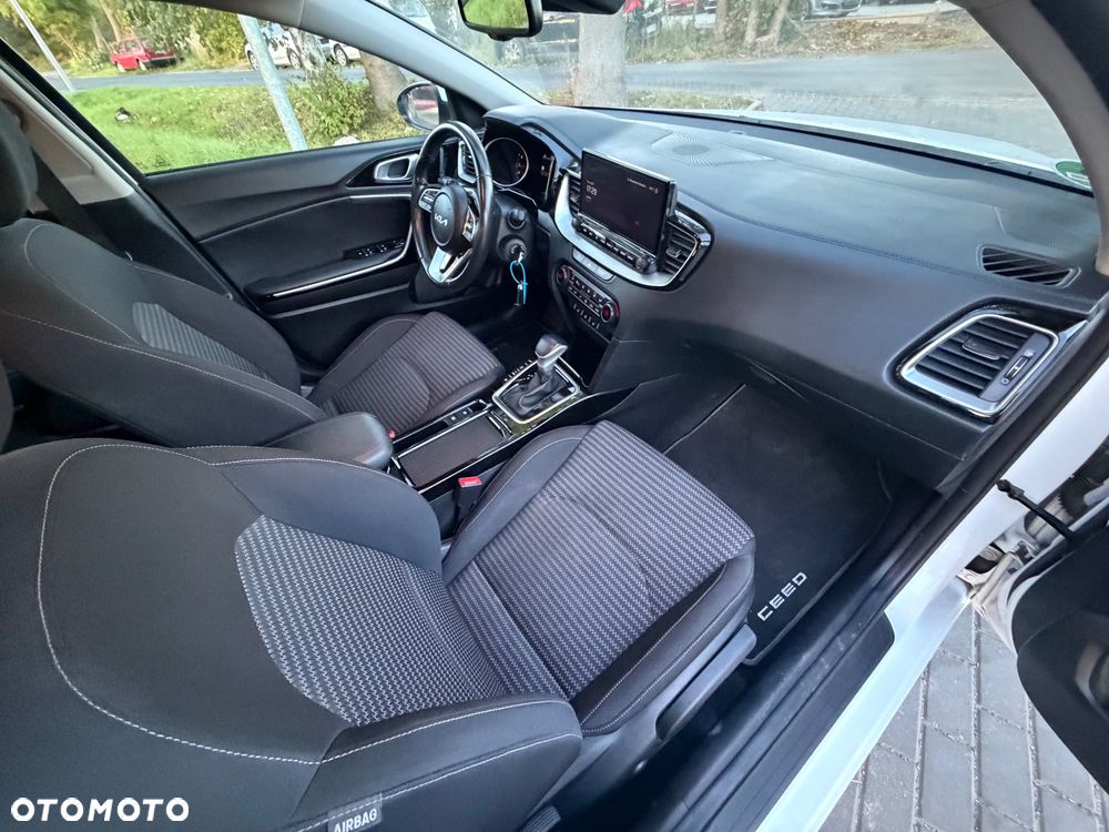 Kia Ceed - 13