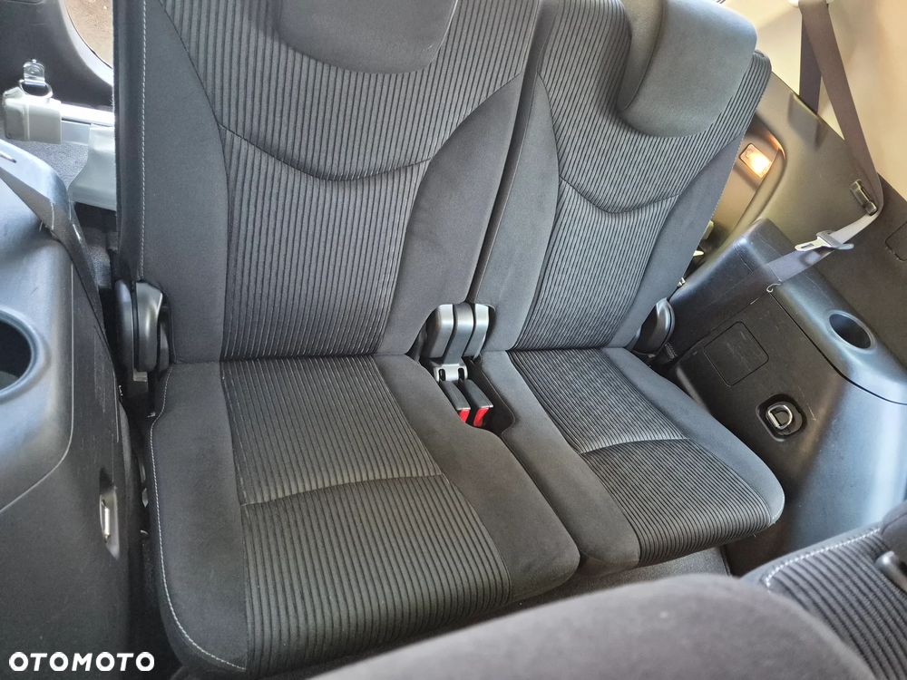 Toyota Prius+ - 12